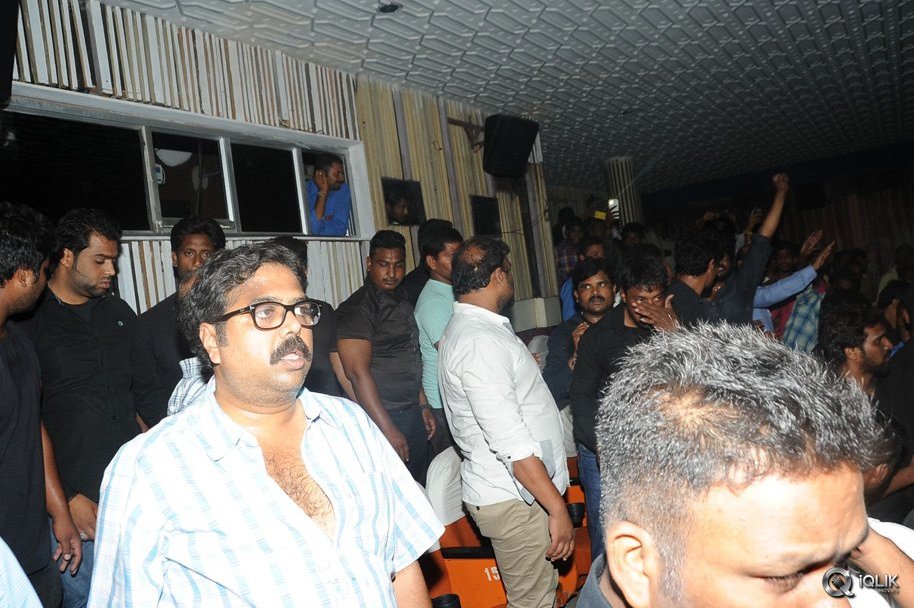 Prabhas-Watches-Baahubali-at-Sudharshan-Theatre